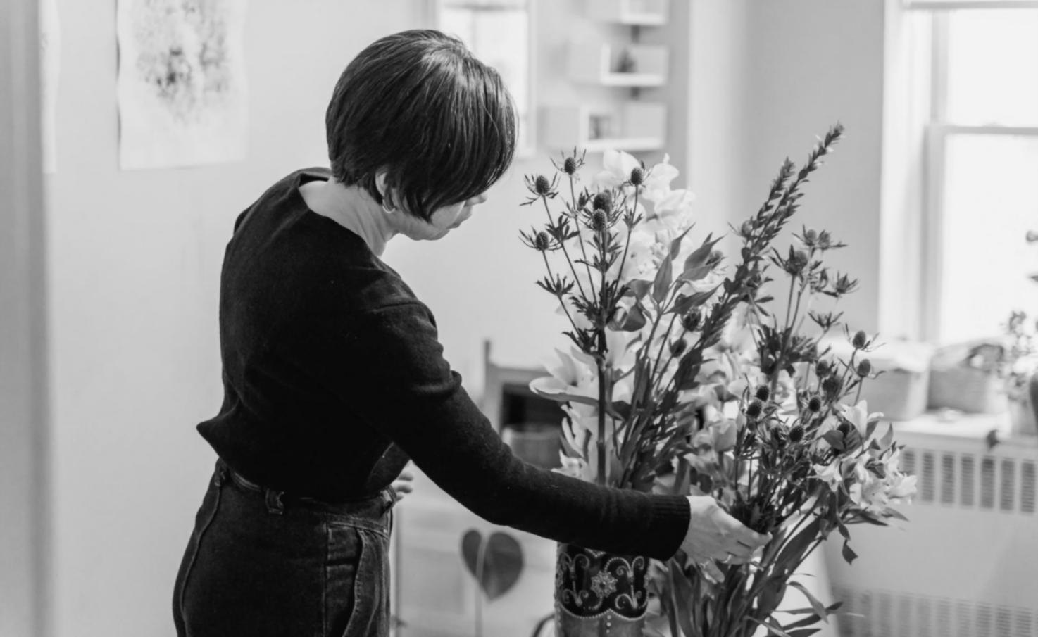 Floristische Komposition mit sorgfältig abgestimmten Proportionen